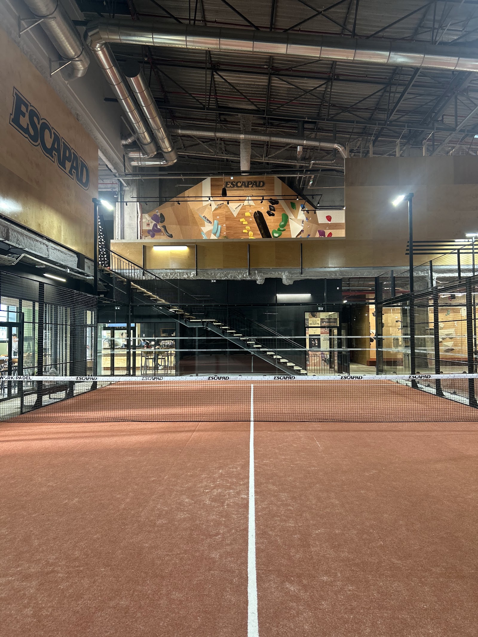 ESCAPAD - Centre d’escalade, restaurant et padel à Lille