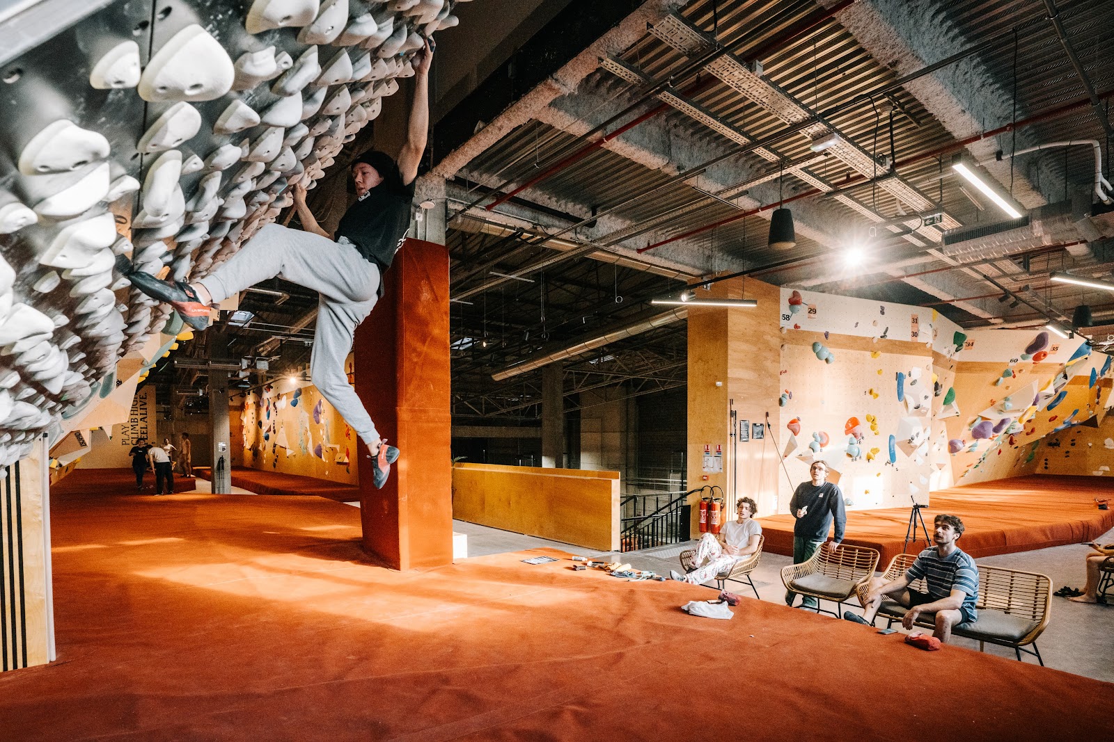 ESCAPAD - Centre d’escalade, restaurant et padel à Lille